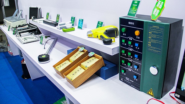 �͑��F���w���~�|����ȫ׷��