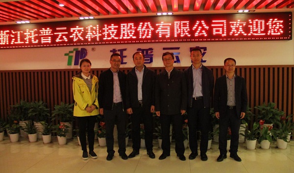 農業農村部耕保中心謝建華副主任、質量監測處馬常寶處長、保護監督處董燕副處長一行蒞臨托普調研