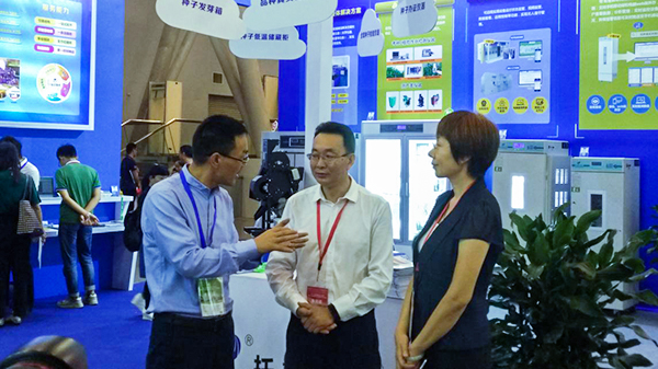 ����Ϣ�����g(sh��)�ڷN���I(l��ng)��đ�(y��ng)�����뽻��