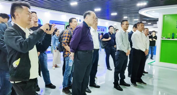 ȫ���r�������hί��ӛκ����һ�Ѕ��^�������rչ�d