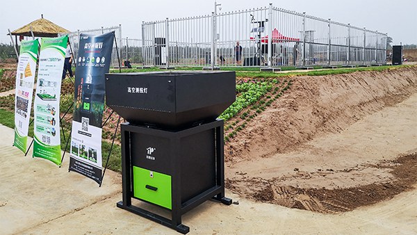 托普云農高空測報燈