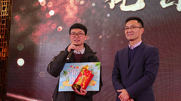 �������r���M�F��c���˵��C��˲�g�����֣�