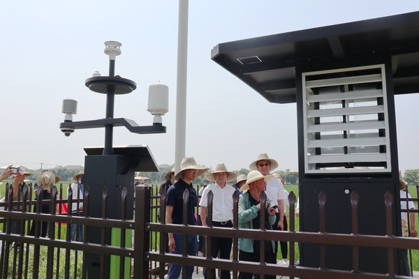 參觀高標準農田、耕肥數字化應用場景、浙江鄉村大腦、“浙農優品”多跨應用場景